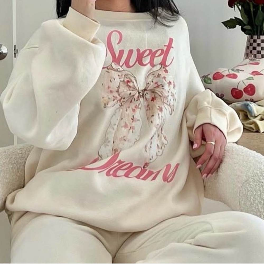 Happy Camp3r crewneck with a "sweet dreams" bow graphic print XL oversized